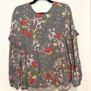 Pleione blouse. Size L. Floral print